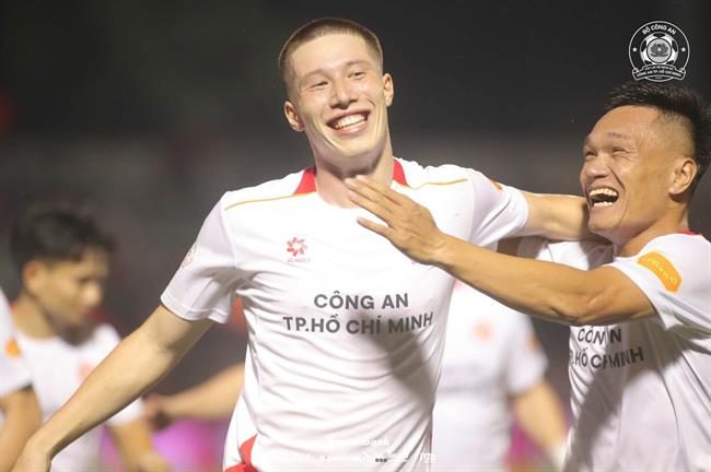 Lee Williams: Cây sồi Anh chắp rễ phù sa Việt